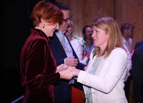 Urša Zgojznik in Asta Vrečko