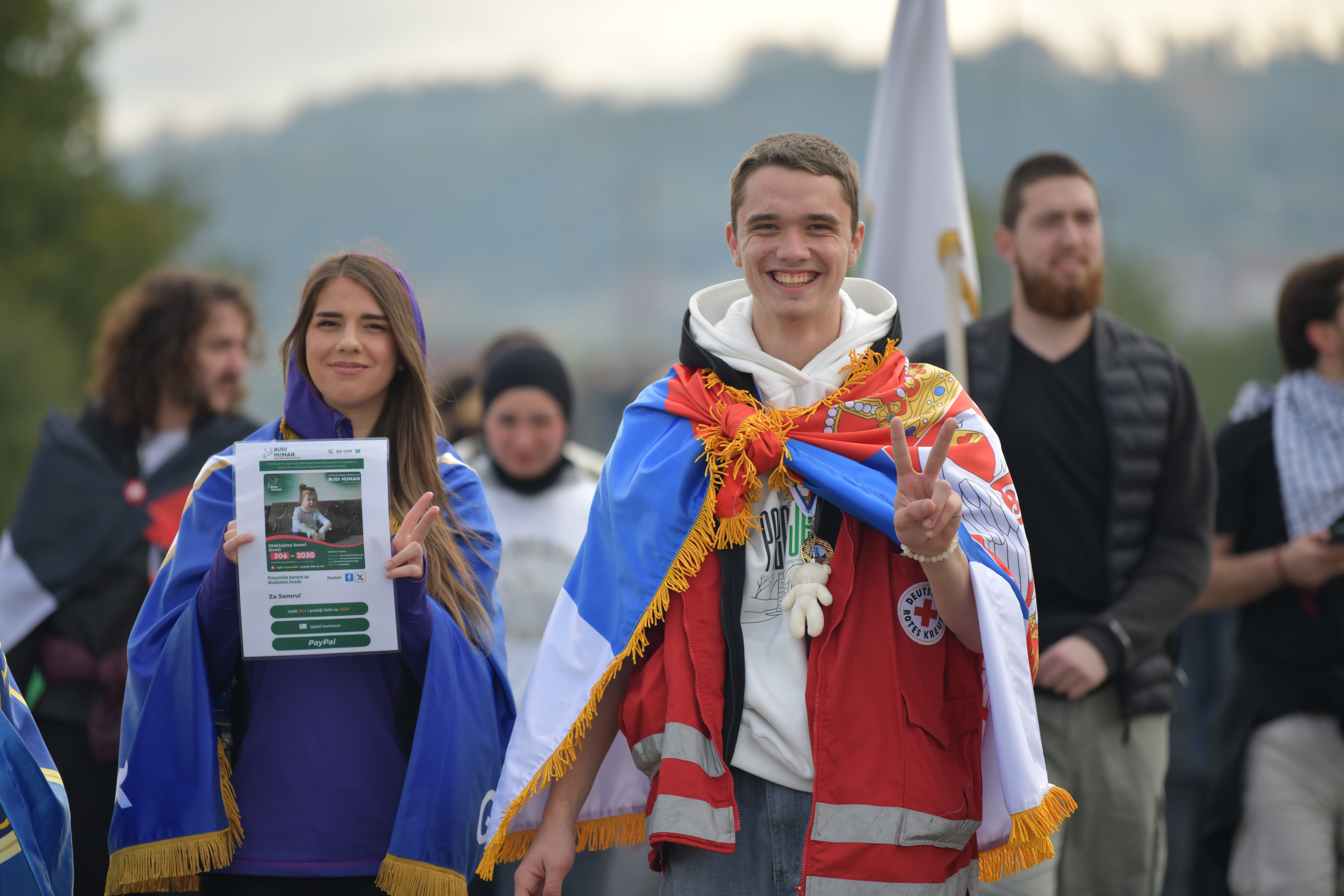 Študenti iz Novega Pazarja pešačijo proti Novemu Sadu